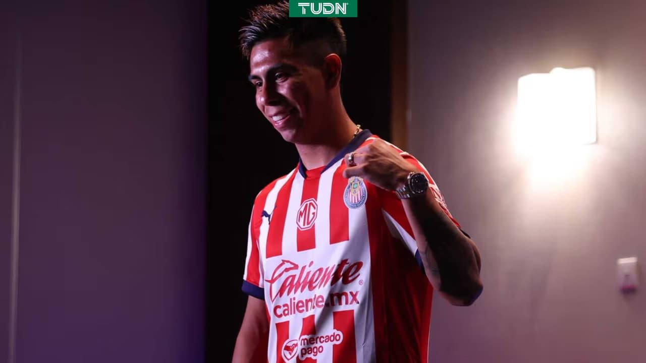 Efraín Álvarez es operado y causa baja indefinida en Chivas