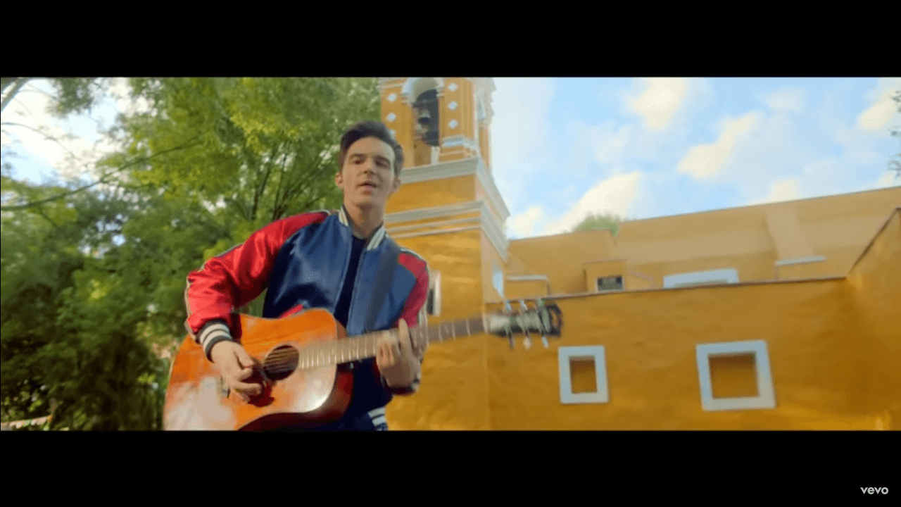 Drake Bell estrena video oficial de 'Fuego lento' grabado en México
