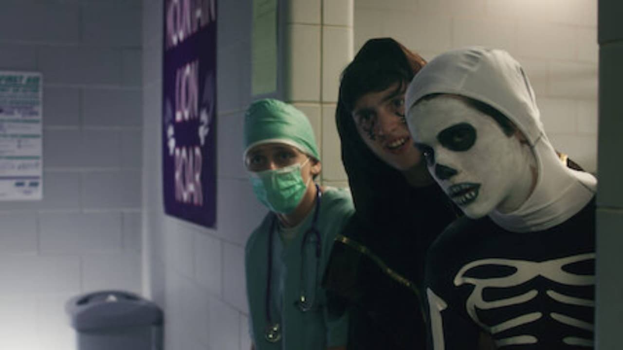 La noche de Halloween y el disfraz de esqueleto vuelven en el capítulo 3 de “Cobra Kai”