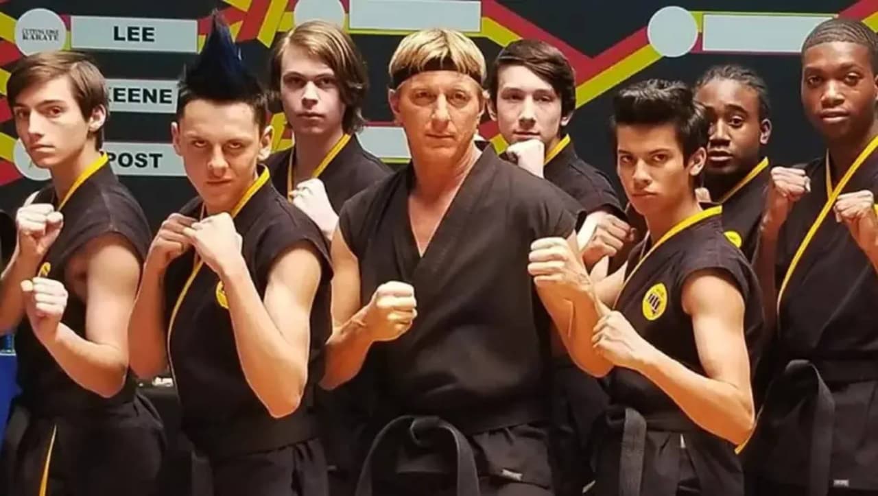¿Qué significa “Cobra Kai” y su poderoso lema 'pega primero, pega fuerte, sin piedad'?